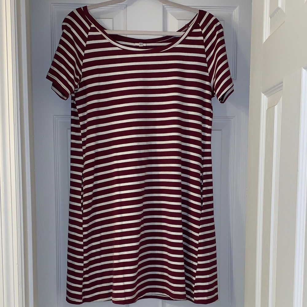 Striped Short-Sleeve Dress in Burgundy and White with pockets, never worn